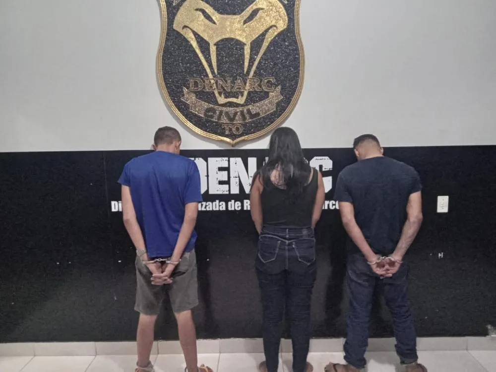 Dois homens e uma mulher foram presos por tráfico de drogas