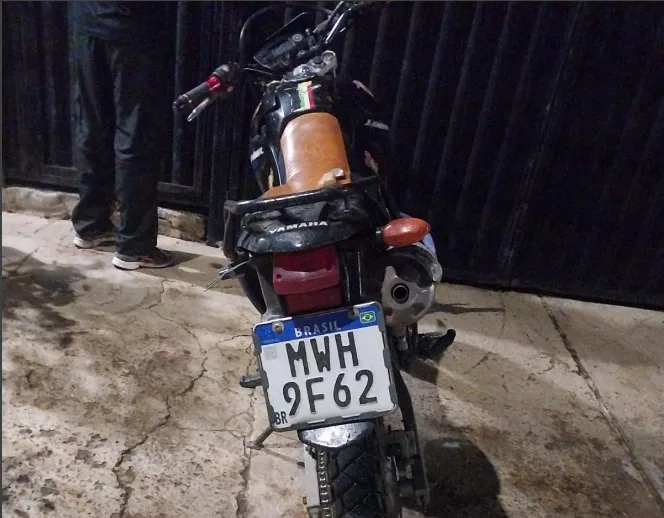 A motocicleta havia sido furtada no último dia 15 deste mês, no Jardim Aureny IV, na região sul da capital – Foto: Divulgação / Ascom 6º BPM