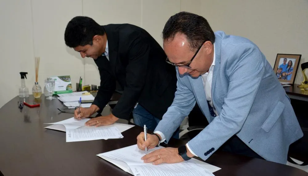 Assinatura do termo de cooperação Técnica tem como meta atender milhares de famílias rurais que enfrentam dificuldades no acesso à eletricidade 