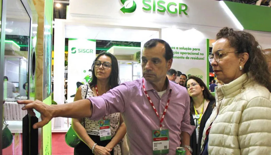 Em visita à Waste Expo Brasil, secretária executiva Mônica e a diretora Ellen conheceram as últimas inovações voltadas à Gestão de Resíduos