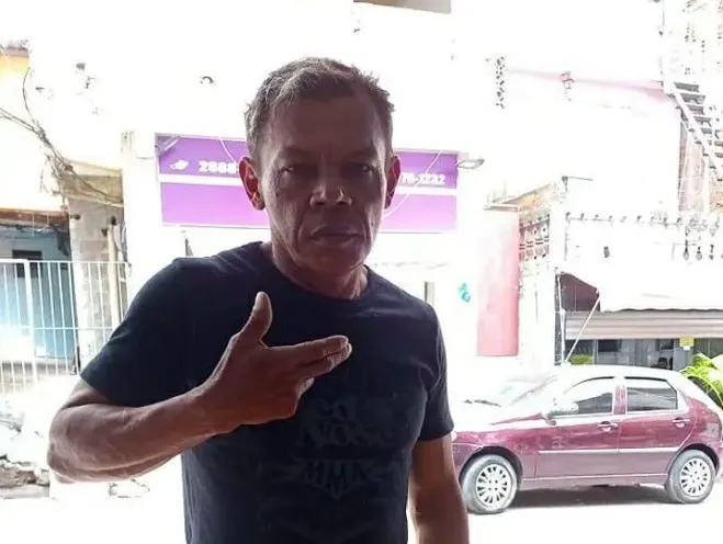 Familiares buscam informações sobre o paradeiro de José Arteiro, desaparecido há quatro meses .