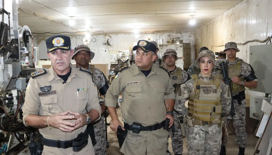 O Comandante-Geral da PMTO, Coronel PM Márcio Antônio Barbosa, acompanhou a operação in loco, visitando a fábrica clandestina desmantelada em Dianópolis.