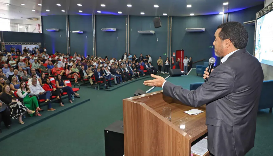 Governador Wanderlei Barbosa participa do 1º Encontro Regional de Gestores Municipais Eleitos e Reeleitos .
