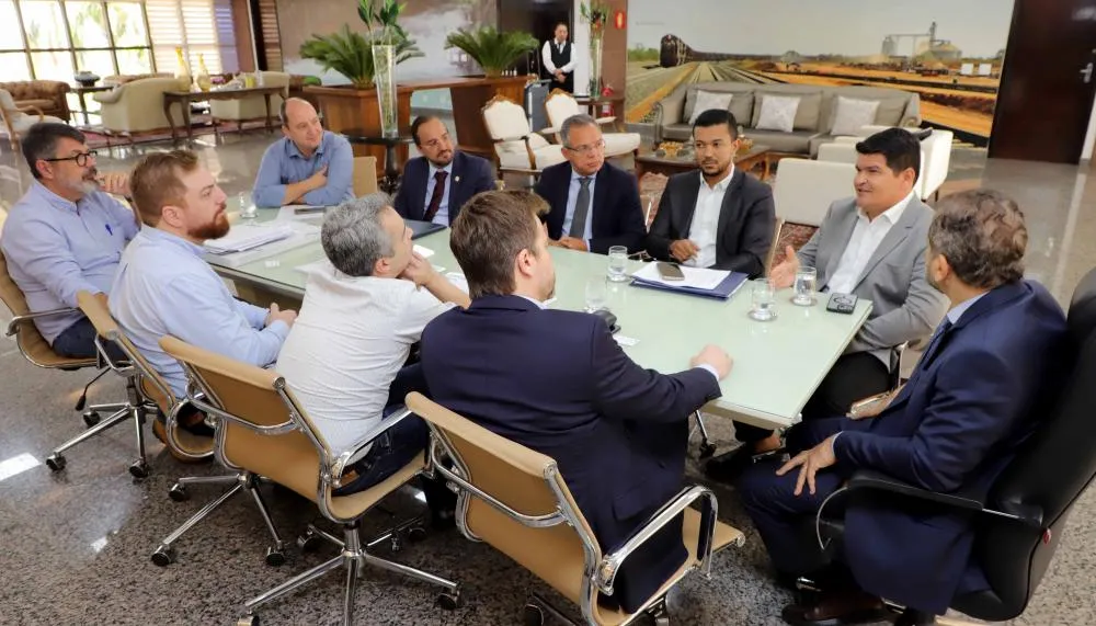 Membros do Governo do Tocantins e representantes da Opy Healthcare alinham as estratégias para construção do novo hospital.