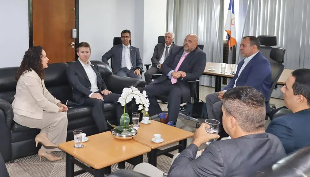 Secretário da Segurança Pública, Wlademir Mota Oliveira, recebeu a visita de representantes do Serviço de Segurança Diplomática da Embaixada Americana no Brasil .