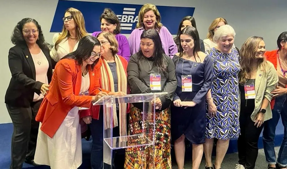 Durante o evento, o Governo do Tocantins assinou dois compromissos importantes para o enfrentamento da violência contra as mulheres: o Acordo de Cooperação Técnica (ACT) do Feminicídio Zero e o ACT do Canal 180.