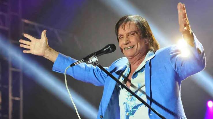 Cantor Roberto Carlos, rei da música Brasileira.