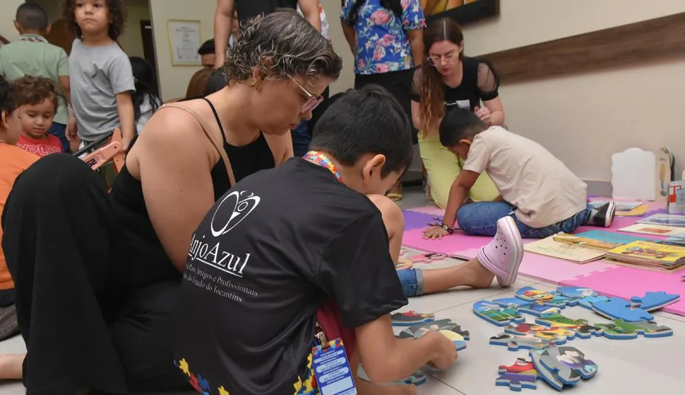 Lei busca conscientizar a população sobre o impacto do bullying nas pessoas com Transtorno do Espectro Autista e seus familiares.