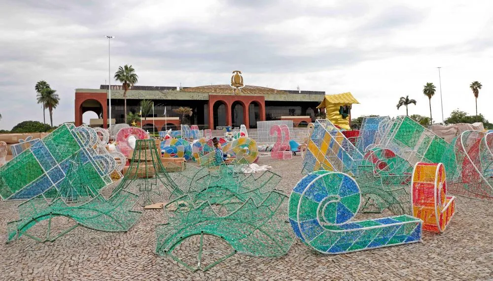 Governo do Tocantins realiza a maior decoração natalina já vista na Praça dos Girassóis, com mais de 700 peças temáticas 