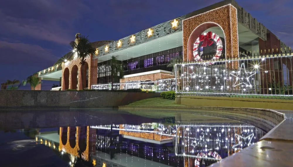 Natal de Luz estreia dia 12 de dezembro com atrações especiais e campanha solidária para arrecadação de alimentos e presentes.