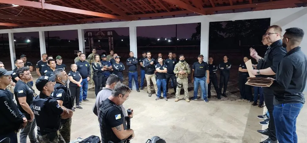 Delegado Jacson Wutke comanda a operação com mais de 80 policiais.