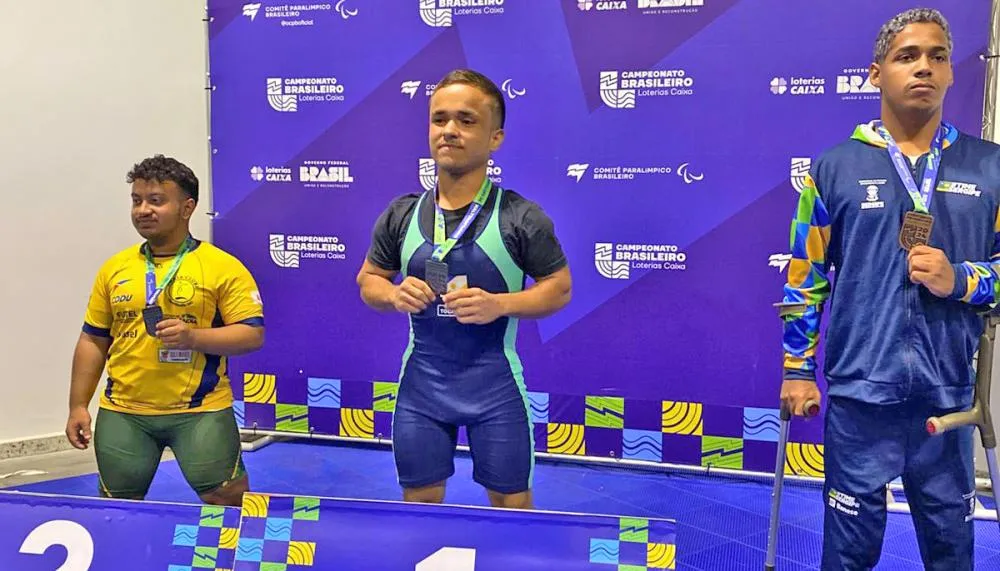 Estudante Jhefferson é campeão brasileiro de halterofismo.