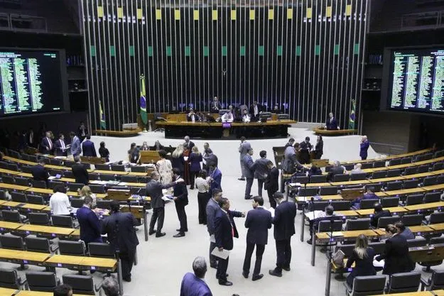 O texto aprovado é o substitutivo da relatora, deputada Delegada Katarina (PSD-SE).