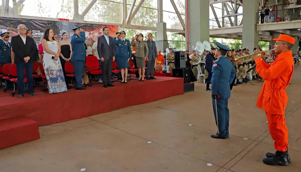 Governador Wanderlei Barbosa participa da solenidade em celebração aos 32 anos do Corpo de Bombeiros Militar do Tocantins.