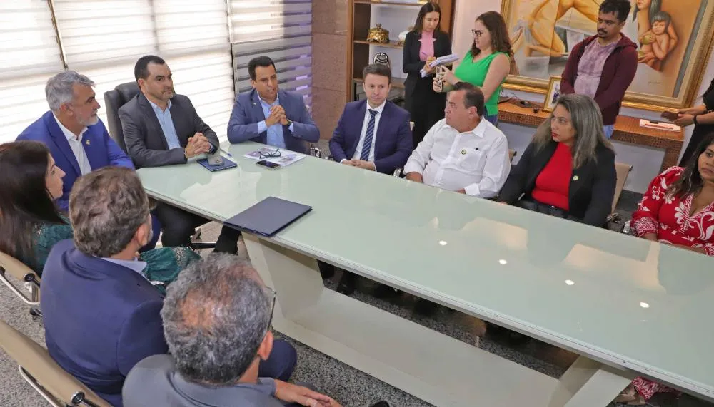 Governador Wanderlei Barbosa e o secretário de Estado da Educação, Fábio Vaz,durante reunião com integrantes da Comissão do PCCR da Educação