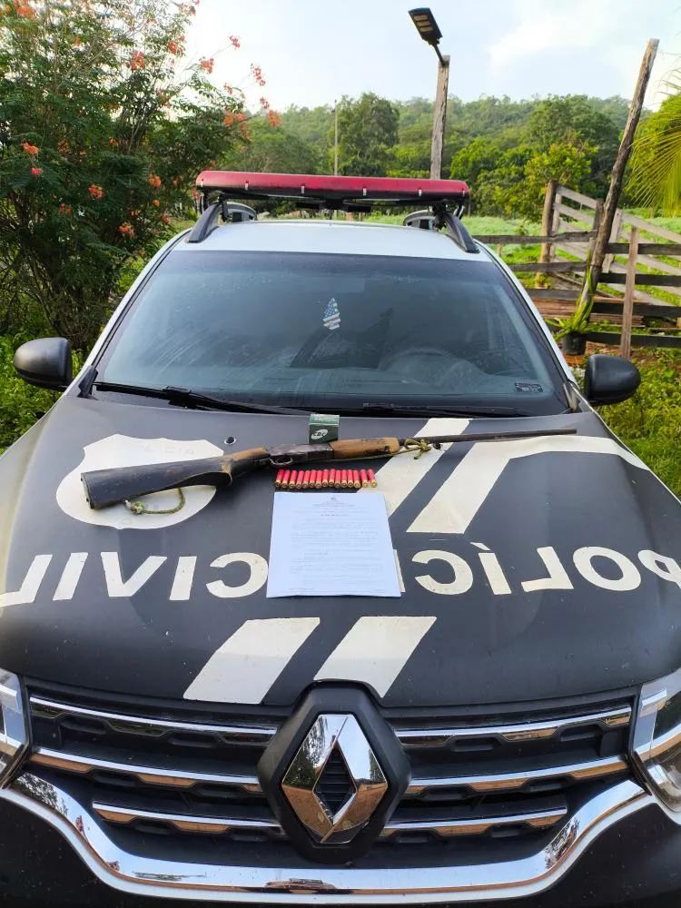 Polícia apreendeu uma espingarda calibre 36 de fabricação caseira, além de 15 munições do mesmo calibre.Foto: Divulgação SSP/TO