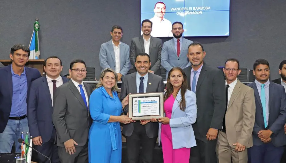 Governador Wanderlei Barbosa recebe o título de Cidadão Guaraiense da vereadora professora Rita Lopes e da prefeita Fátima Coelho.