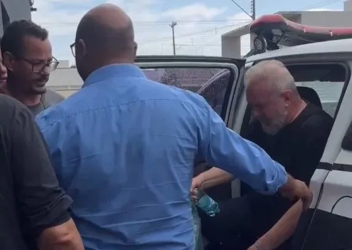 Após audiência de custódia, ex-governador Mauro Carlesse será transferido para carceragem em PalmasO local onde ele ficará detido não foi divulgado. O político deve ser transferido para a capital ainda neste domingo. Alessandro Ferreira Por: Alessandro F