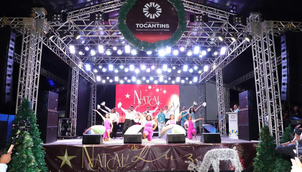 Alunos da Apae de Paraíso emocionam o público com apresentação cultural no Natal de Luz, promovido pelo Governo do Tocantins.