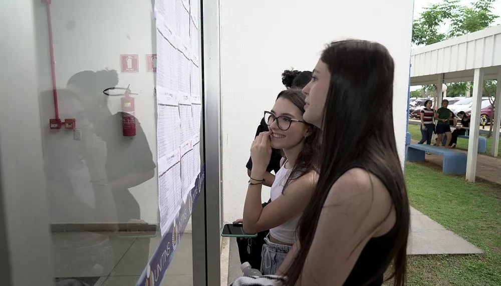 Os aprovados na 1ª chamada devem se atentar ao prazo de matrícula on-line e entrega da documentação exigida no edital de convocação.