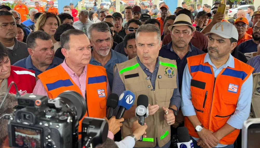 Governador Wanderlei Barbosa, ministro Renan Filho, e o governador do Maranhão, Carlos Brandão, acompanham as operações no local do desabamento da Ponte JK, na BR-226.