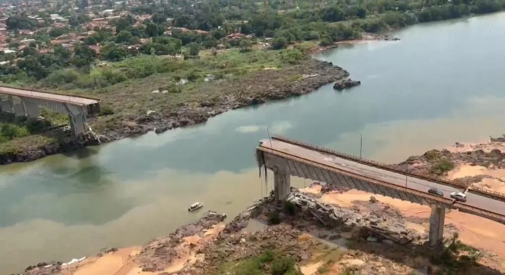 De acordo com o serviço de embarcação, travessia contemplará pedestres, automóveis e caminhonetes; caminhões poderão atravessar por balsas a partir desta quarta-feira, 1º de janeiro
