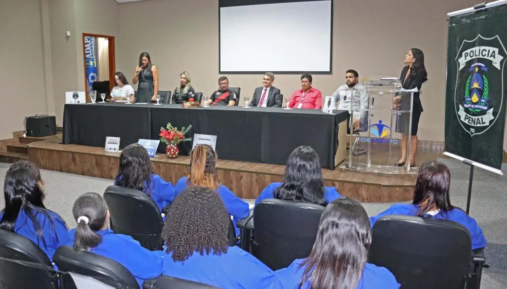 Encerramento do curso de Manicure e Maquiagem com custodiadas reforça importância da educação para ressocialização.