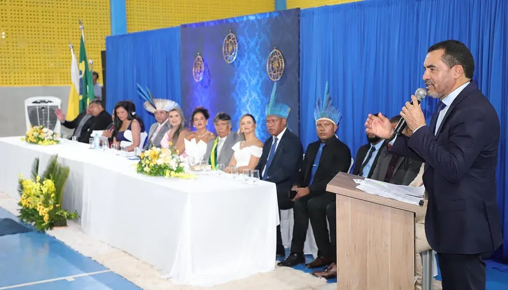 Governador Wanderlei Barbosa durante solenidade de posse do prefeito João Alberto, em Tocantinia 