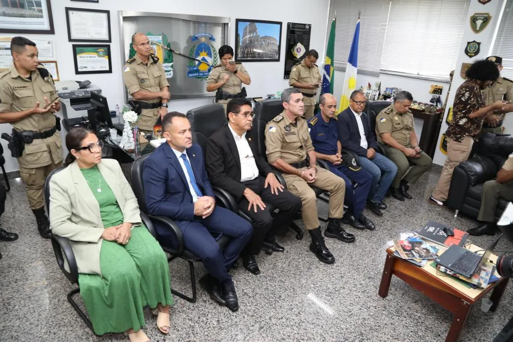 Representantes das forças de seguranças e secreários mucipais, durante lançamento da Operação Cidade Blindada 2025, nesta terça-feira,07.