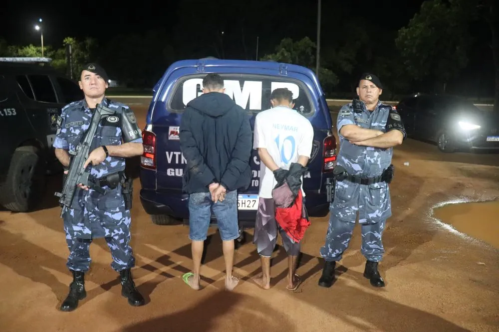 Após abordagem, a dupla foi levada e apresentada na 1ª Central de Atendimento da Polícia Civil – Foto: Alessandro Ferreira.