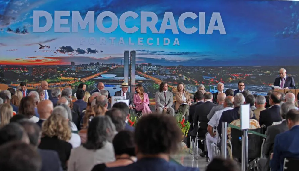 O secretário-chefe da Casa Civil, Deocleciano Gomes, representando o governador do Tocantins, Wanderlei Barbosa, participou, na manhã desta quarta-feira, 8, do ato em defesa da democracia.