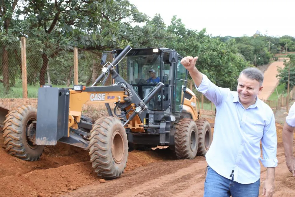 Prefeito Eduardo Siqueira Campos na estrada rural que liga ao Morro do Limpão e ao Vale das cachoeiras.