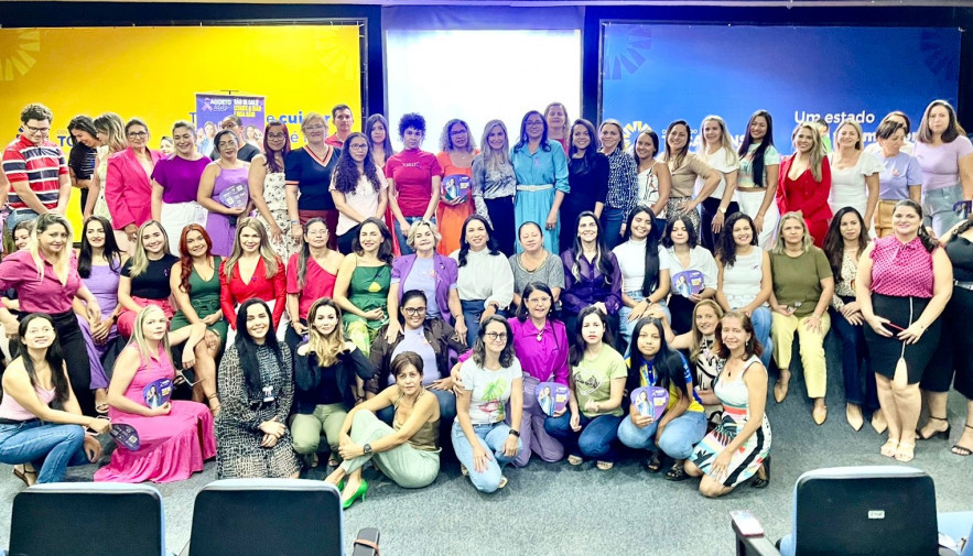 Servidores presentes durante diálogo sobre o combate à violência contra a mulher - 