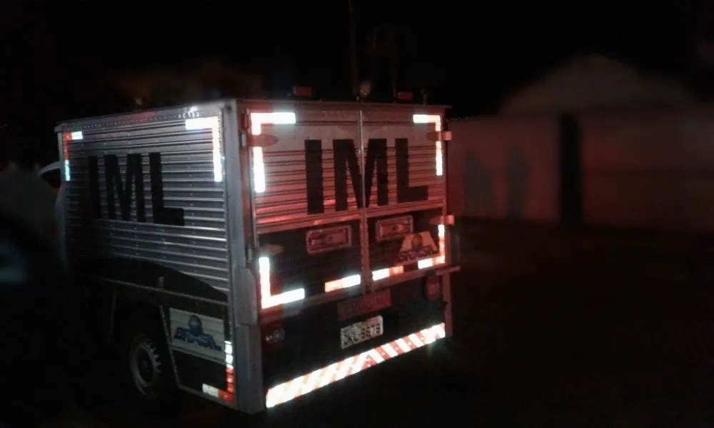 O corpo foi levado para o Instituto Médico Legal – IML de Araguaína pelo rabecão da Polícia Civil – Foto: Alessandro Ferreira.