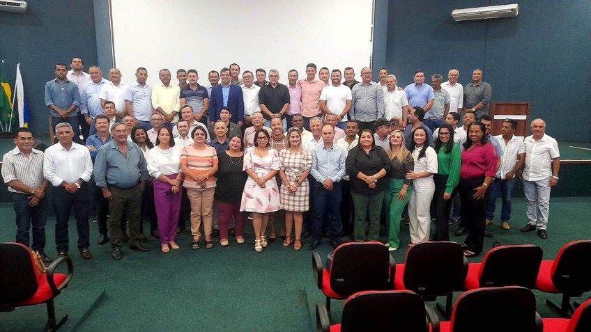 Prefeitos reunidos no auditório da ATM em Palmas.