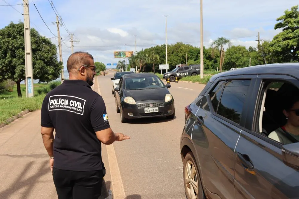 DERFRVA - Palmas realiza fiscalização em veículos que transitam pela Ponte José Wilson Siqueira Campos.