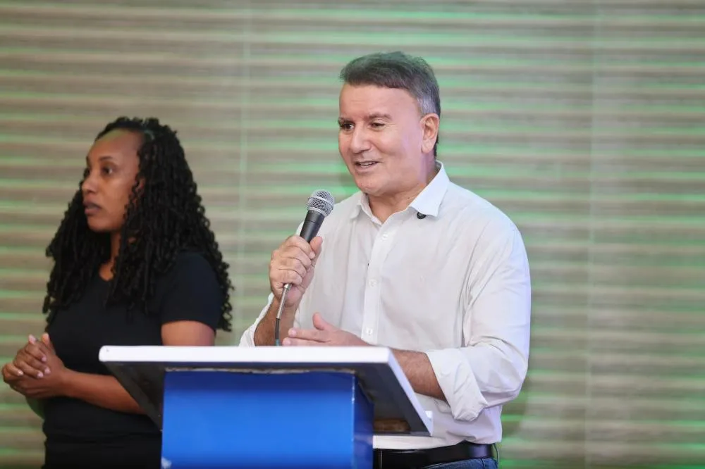 Prefeito Eduardo Siqueira anunciou que irá utilizar asfalto usinado a quente em todas as vias do distrito de Taquaruçu.