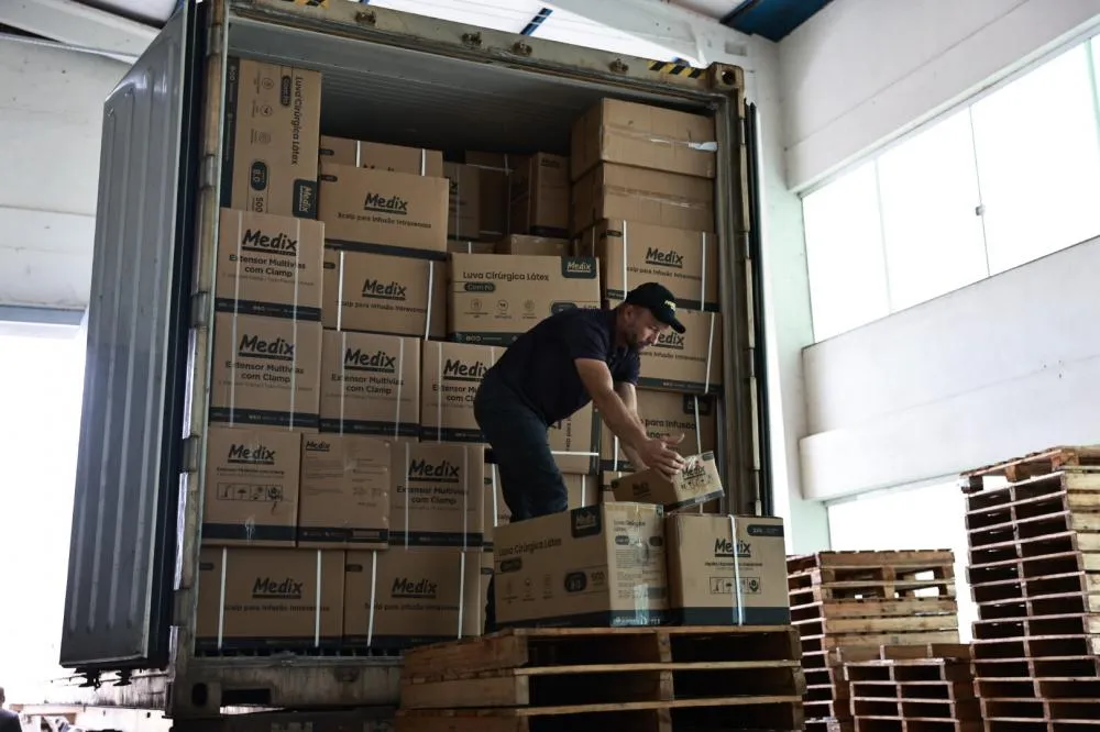 Primeira remessa tem mais de 160 mil unidades de itens de enfermagem.