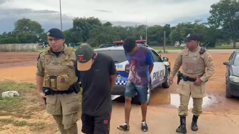 Os suspeitos foram conduzidos para a delegacia da Polícia Civil – Foto: Allessandro Ferreira.