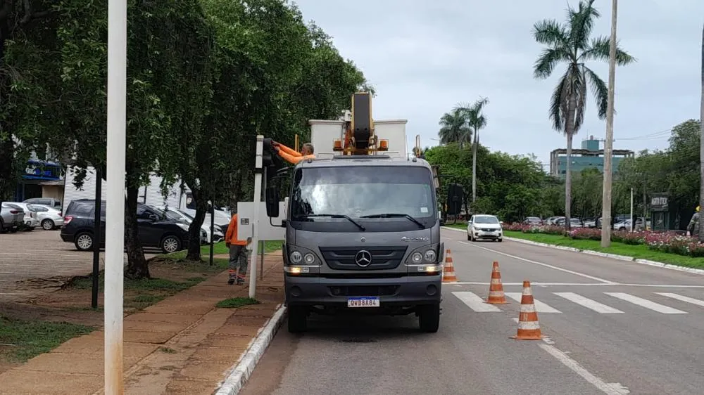 Medida visa melhorar fluidez do trânsito em algumas das principais avenidas do centro de Palmas.