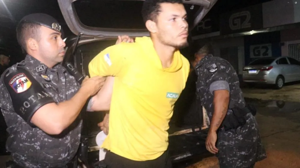 Após receber voz de prisão, Henrique Almeida, foi conduzido para a 2ª Central de Atendimento da Polícia Civil – Foto: Allessandro Ferreira.