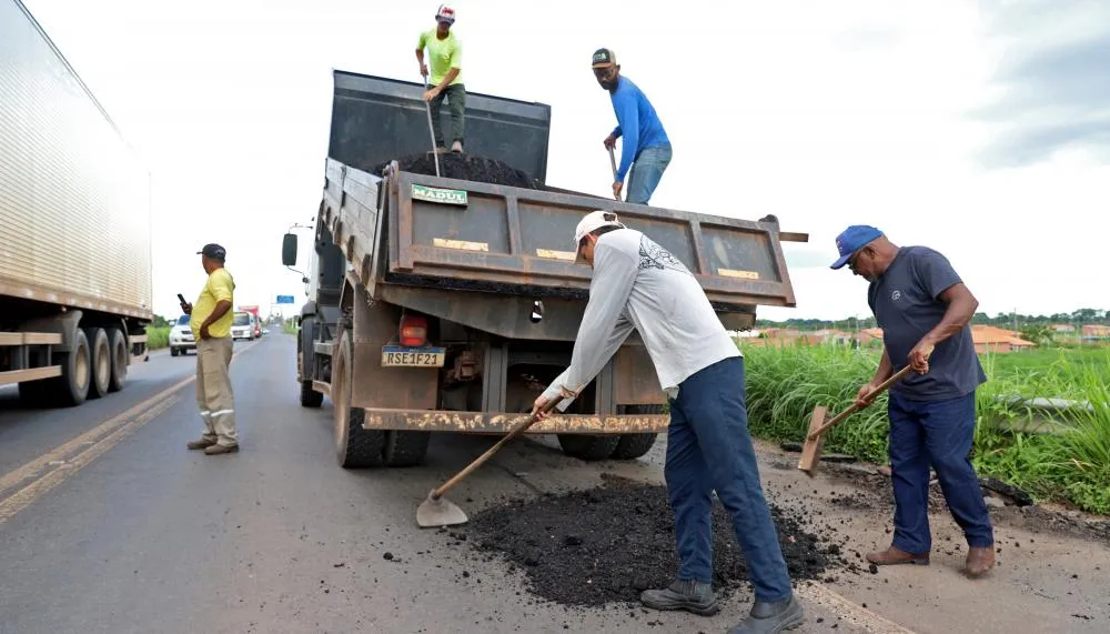 Governo do Tocantins intensifica reparos para garantir melhores condições de trafegabilidade e segurança.