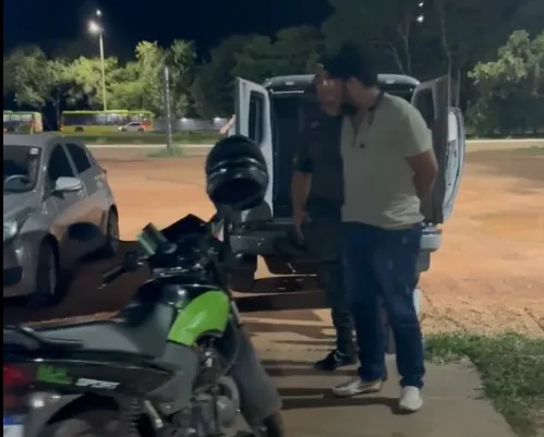 Após ser preso, o indivíduo foi conduzido para Delegacia da Polícia Civil, onde foi autuado em flagrante – Foto: Alessandro Ferreira.