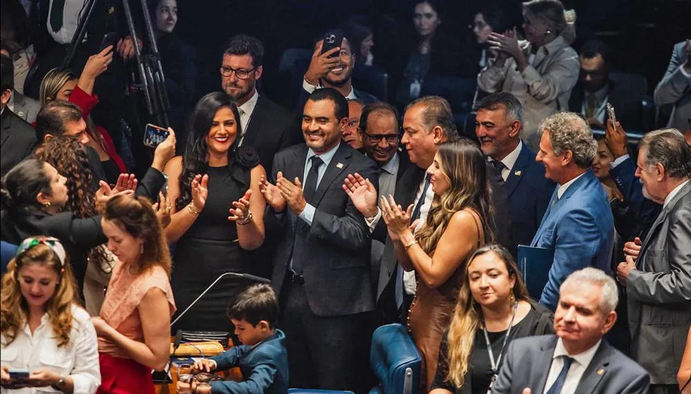 Governador Wanderlei Barbosa e autoridades do Tocantins acompanhando a eleição no senado