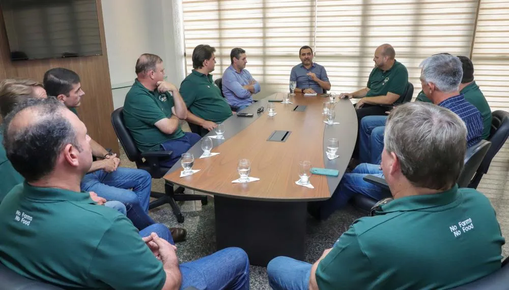 Governador Wanderlei Barbosa, acompanhado do titular da Seagro, Jaime Café, dialogou com representantes da Holambra Cooperativa Agroindustrial e da Aprosoja Brasil.
