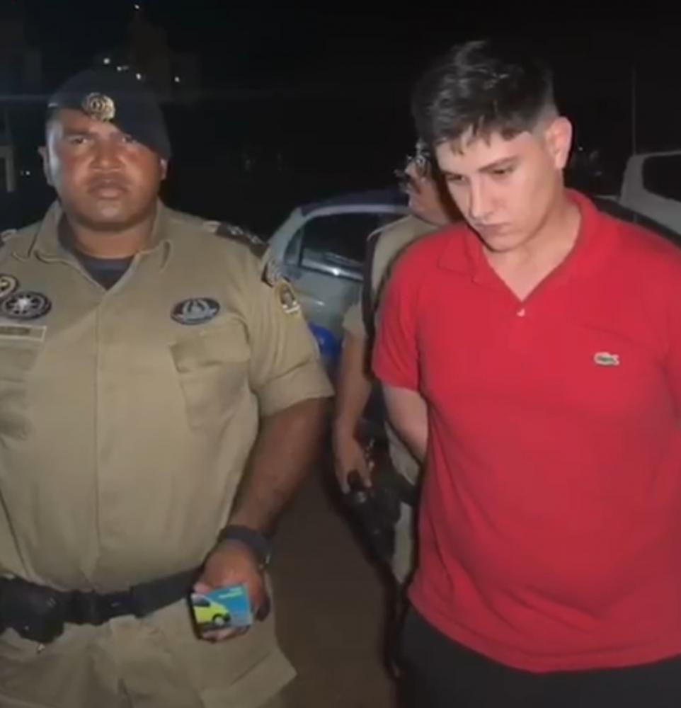 Luis Felipe preso pela Polícia Militar sendo apresentado na delegacia de Polícia Civil, Foto-Alessandro Ferreira.