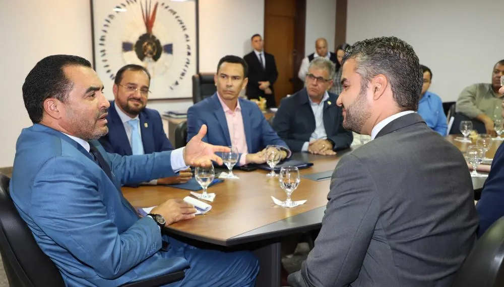 Governador Wanderlei Barbosa recebe executivos da mineradora peruana Hochschild Mining; grupo anuncia investimento de US$ 250 milhões.