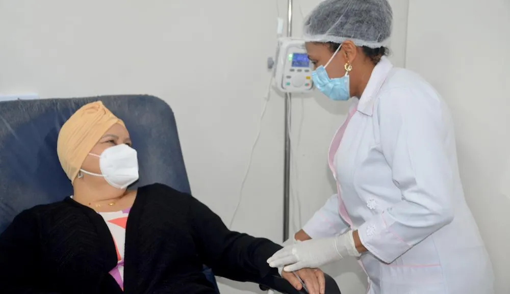 A cabeleireira Cristina Aparecida de Carvalho foi diagnosticada com câncer de mama em 2024 e realiza o tratamento no Hospital Geral de Palmas.