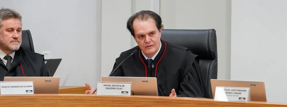 Miguel Batista durante a sessão solene de posse.