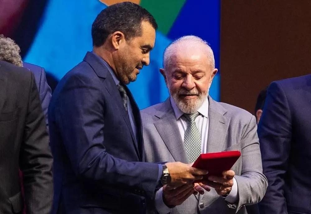 Presidente da República, Luiz Inácio Lula da Silva, entrega o Selo Ouro para o governador do Tocantins Wanderlei Barbosa.